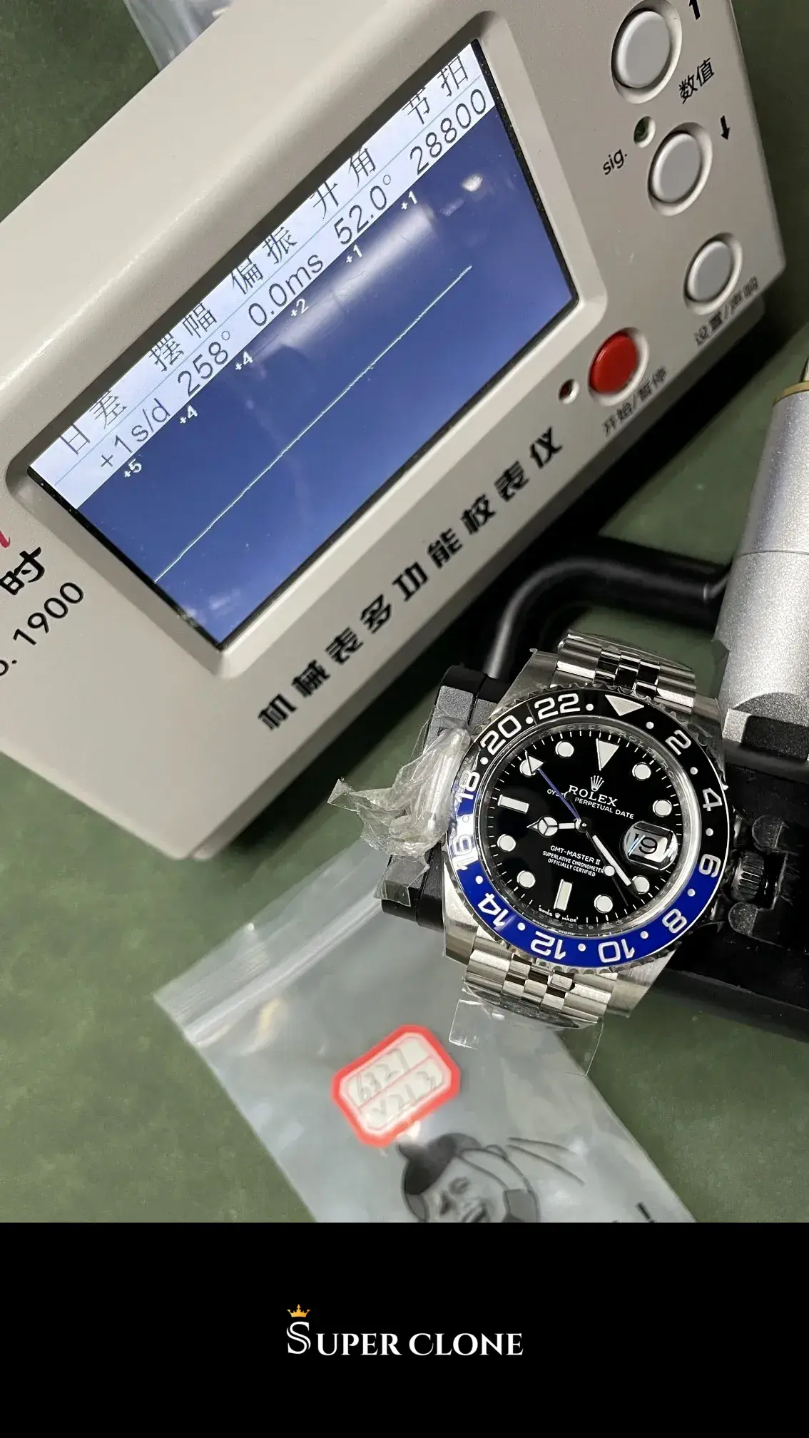 Rolex GMT-Master 126710BLNR replica, esfera verde, vista 6