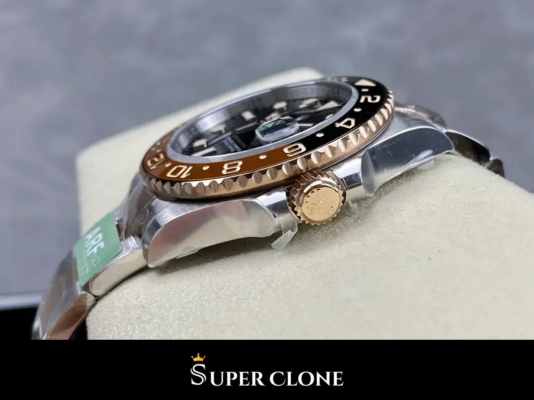 Rolex GMT-Master 126711CHNR replica esfera oro, vista 3
