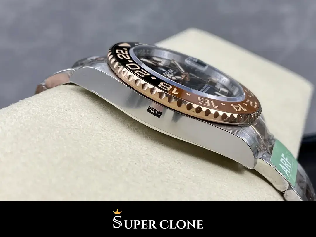Rolex GMT-Master 126711CHNR replica esfera oro, vista 4