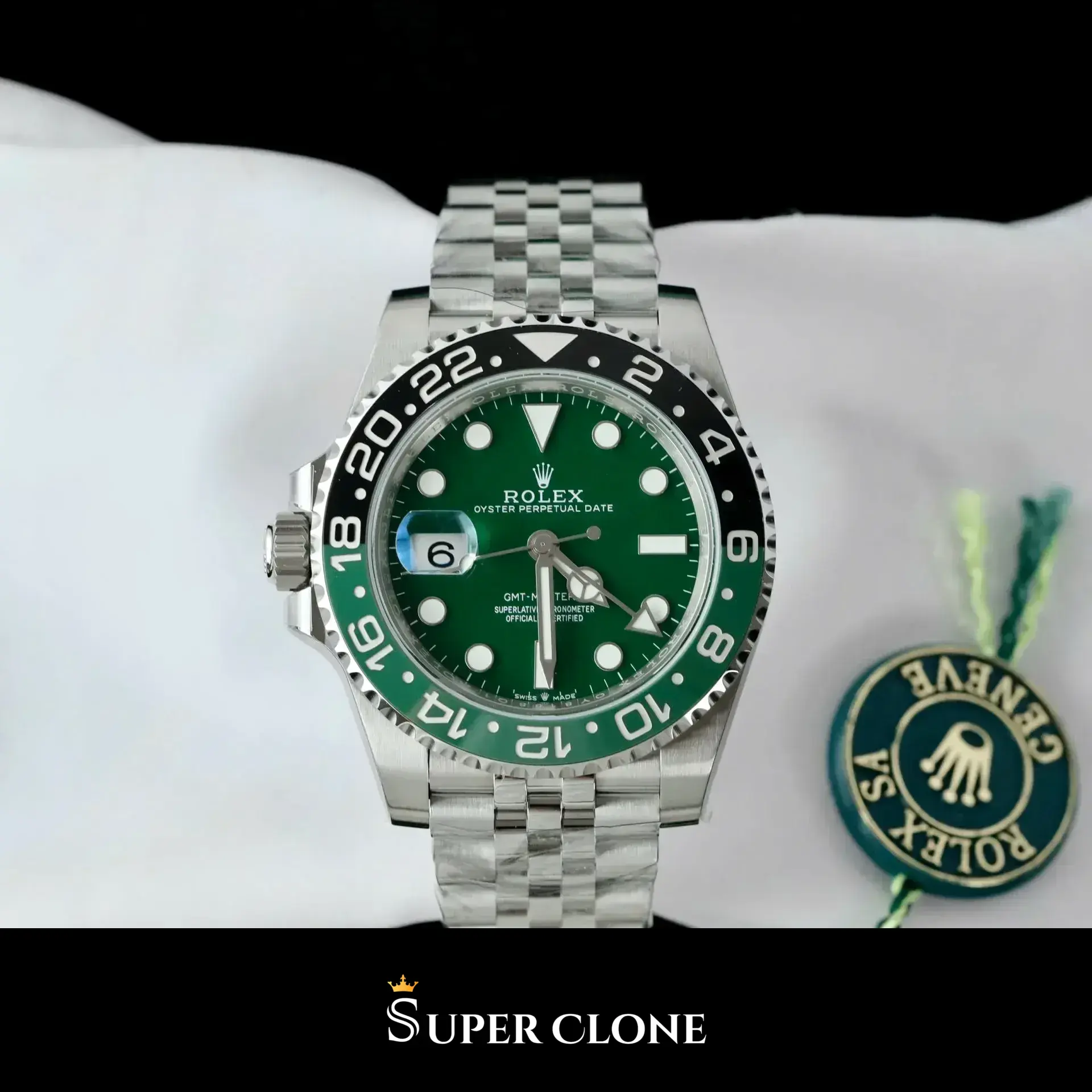 Rolex GMT-Master II 126729VTNR replica, esfera negra en primer plano