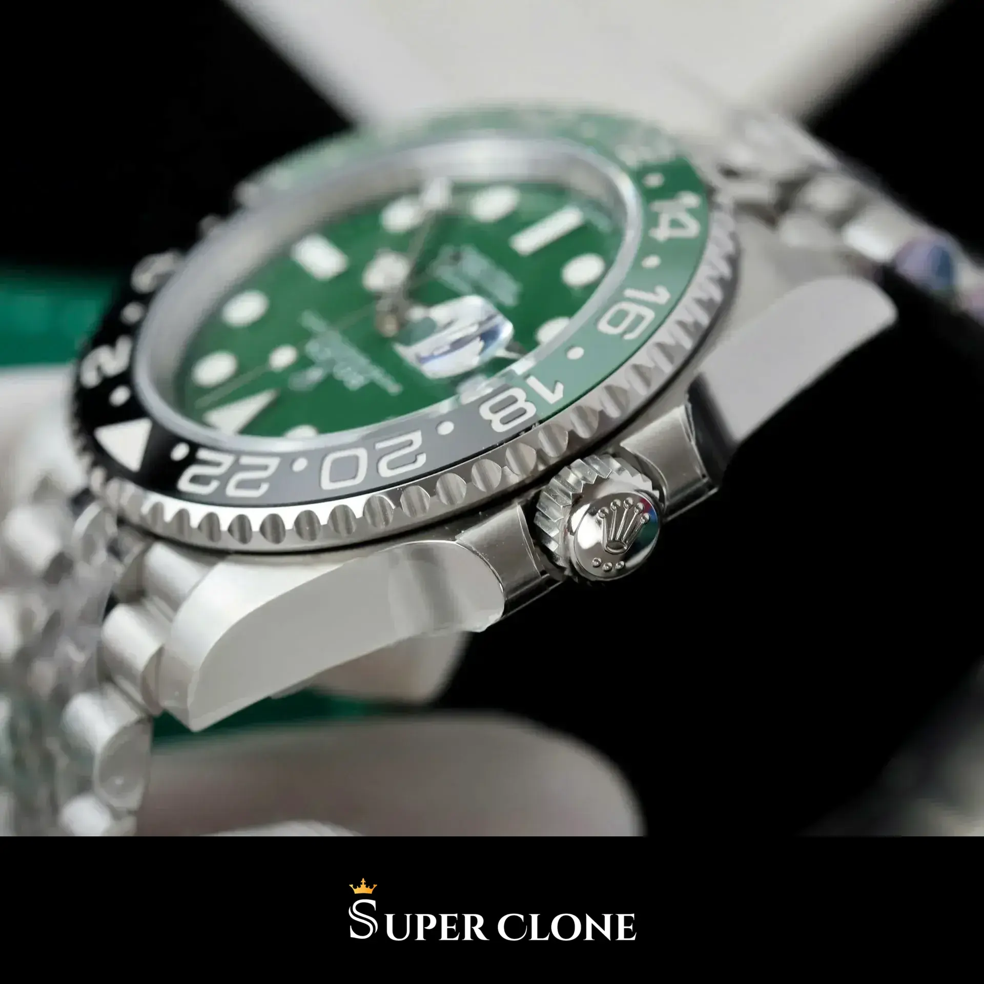 Rolex GMT-Master II 126729VTNR replica, foto del lume, esfera negra