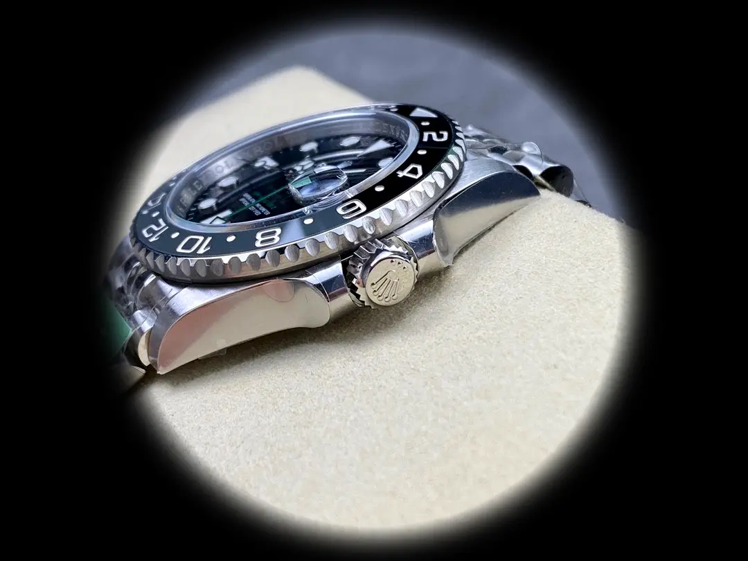 Rolex GMT-Master 126710GRNR super clon 40mm, en la muñeca
