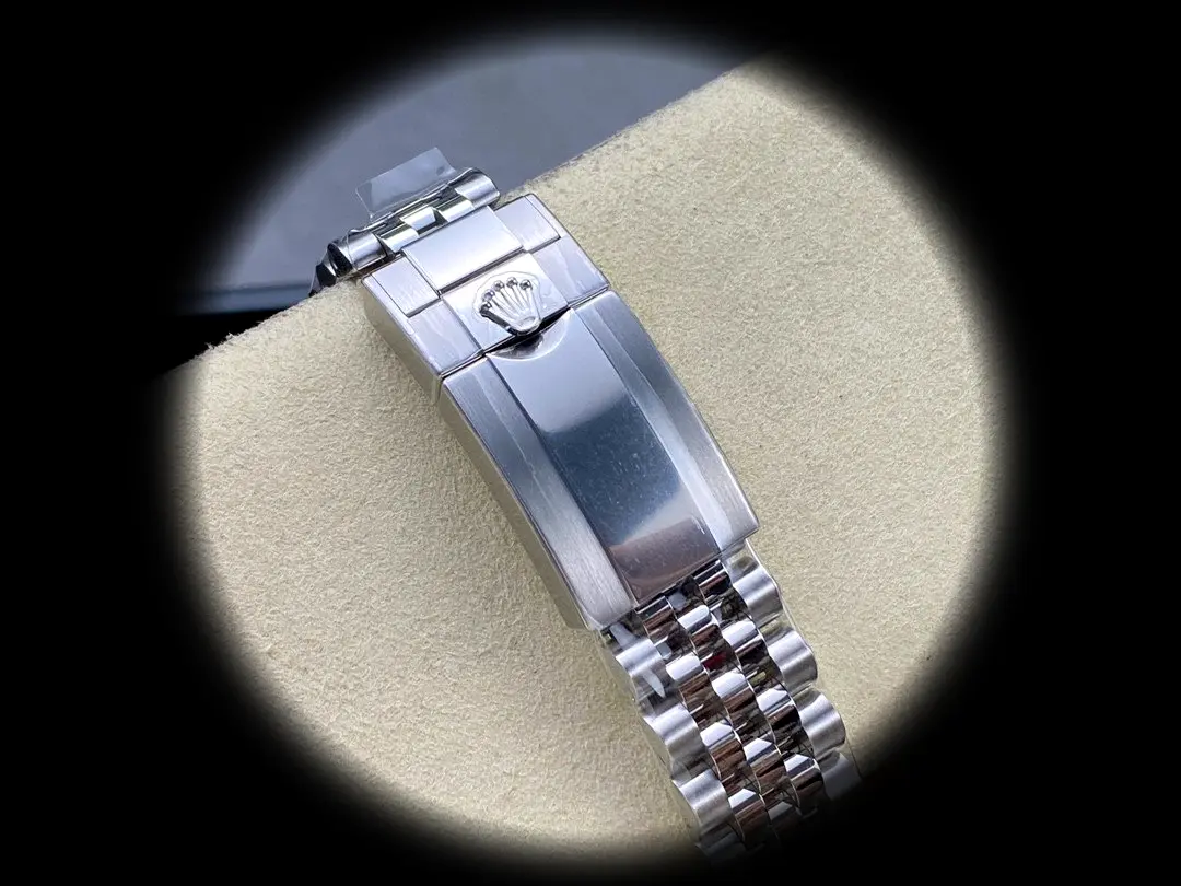 Rolex GMT-Master 126710GRNR clon suizo esfera negra, macro del bisel
