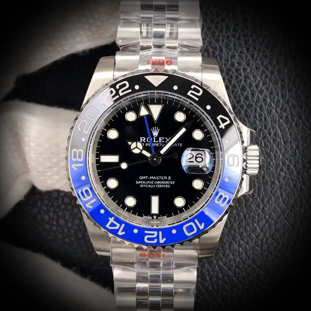 Rolex GMT-Master 126710 super clon 40mm, primer plano de la esfera