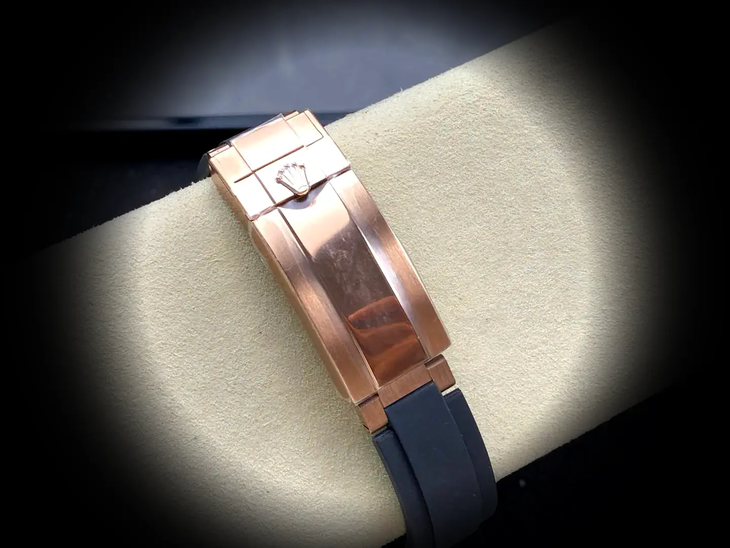 Daytona 126515LN super clon 40mm, detalle de corona y caja