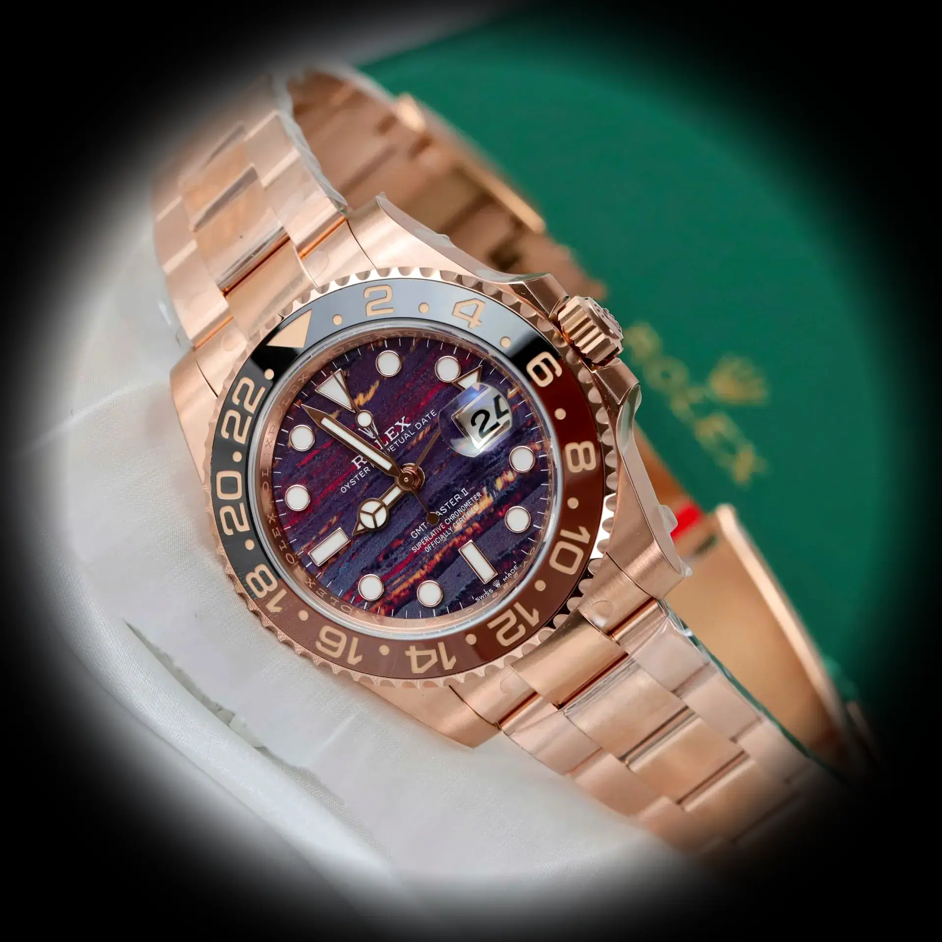 Rolex GMT-Master II 126715CHNR clon eta 40mm, primer plano de la esfera