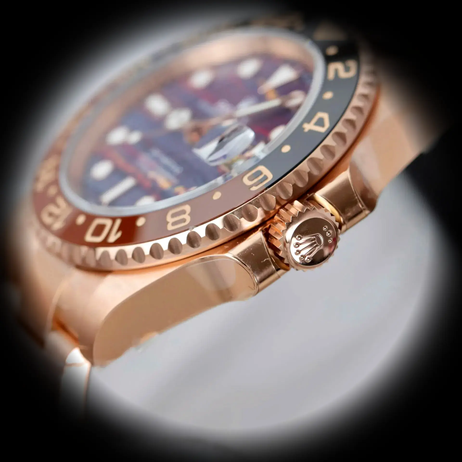 Rolex GMT-Master II 126715CHNR super clon suizo, foto del lume