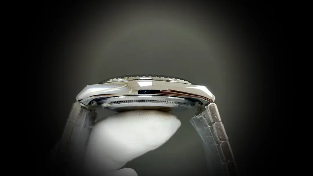 Land-Dweller 127334 super clon, detalle del brazalete