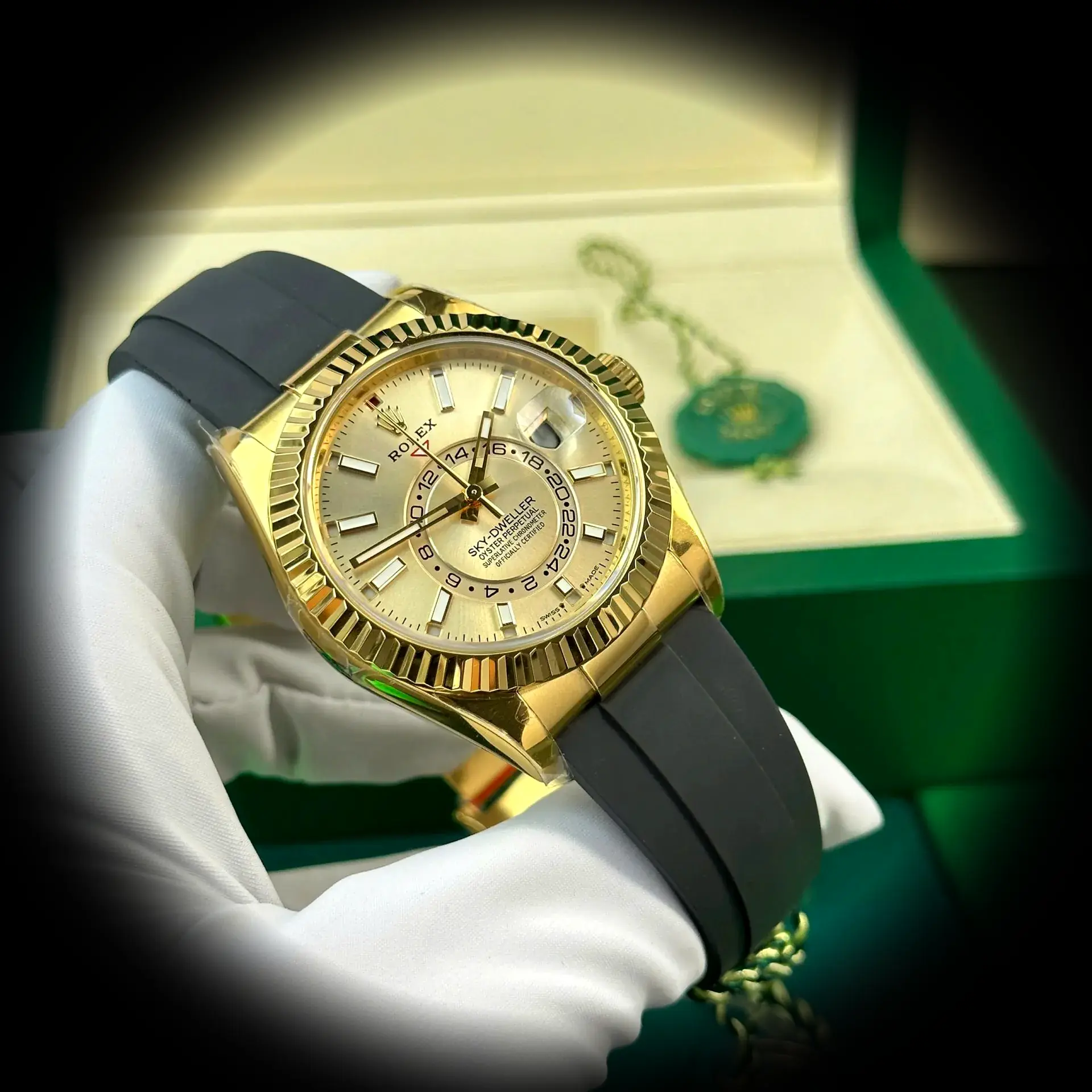 Rolex Sky-Dweller 336238 replica, esfera champán, detalle del fondo de caja
