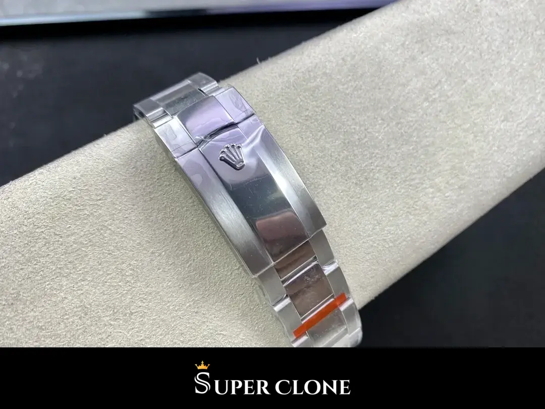 Rolex Sky-Dweller 326934 replica, detalle de la corona y la caja