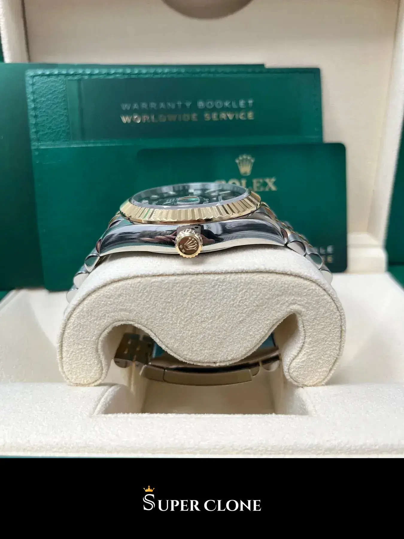 Rolex Sky-Dweller 336933 replica, foto en la muneca, esfera negra brillante