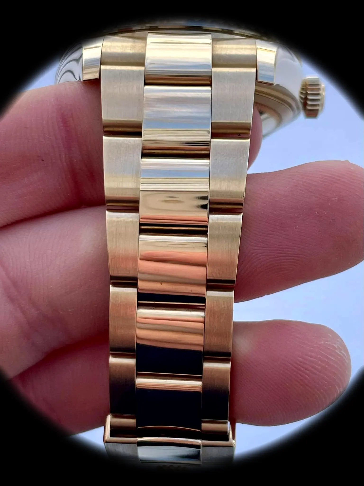 Rolex Sky-Dweller 336938 clon suizo 42mm, primer plano de la esfera