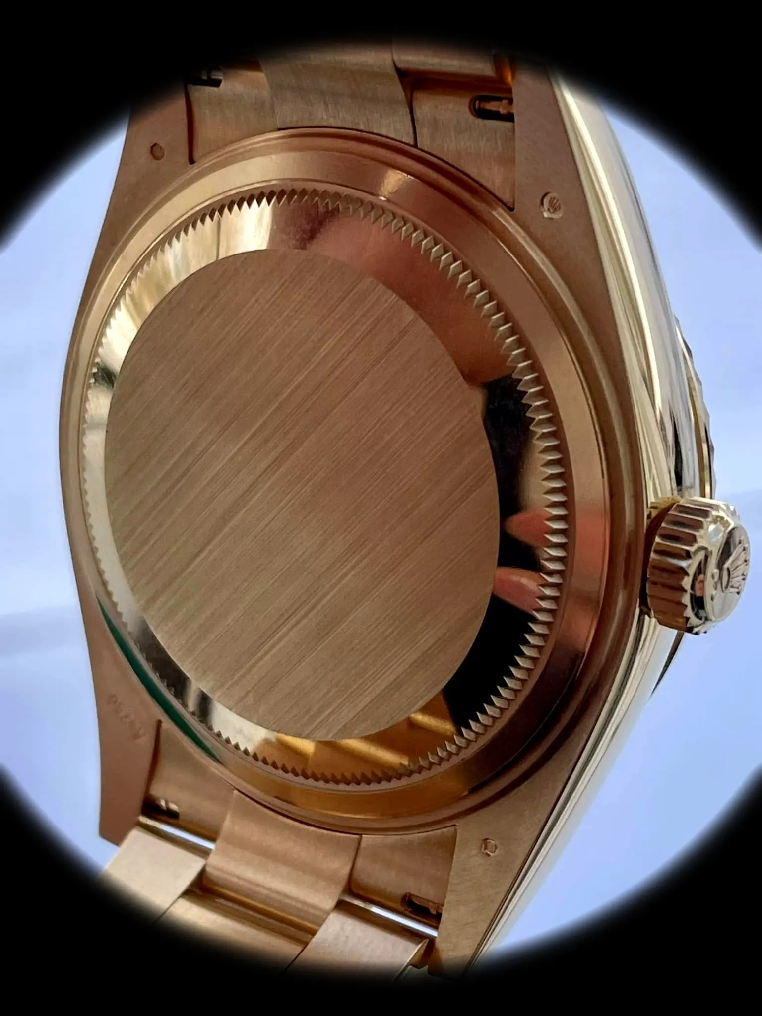 Rolex Sky-Dweller 336938 clon suizo 42mm, detalle de corona y caja
